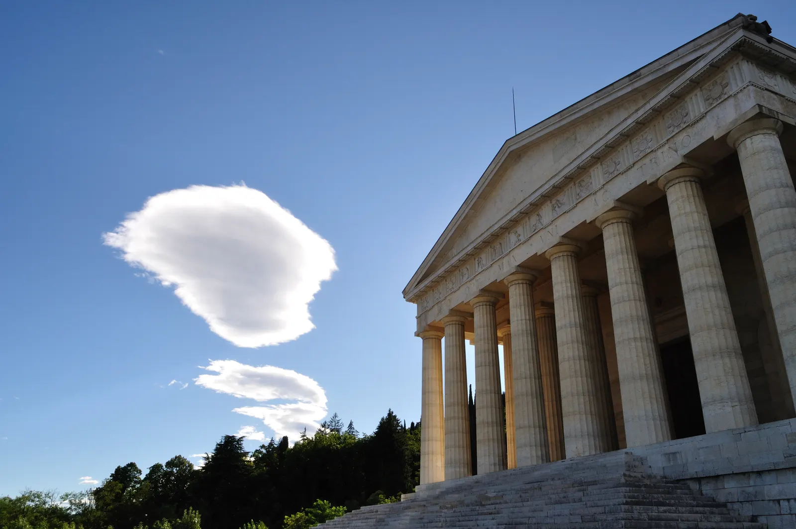 The colonnade of the Tempio Canoviano in Possagno under a blue sky
